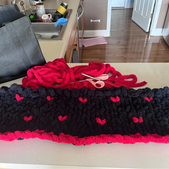 ❤️Handmade Valentine’s Chunky Blanket❤️ - Picture 8 of 9